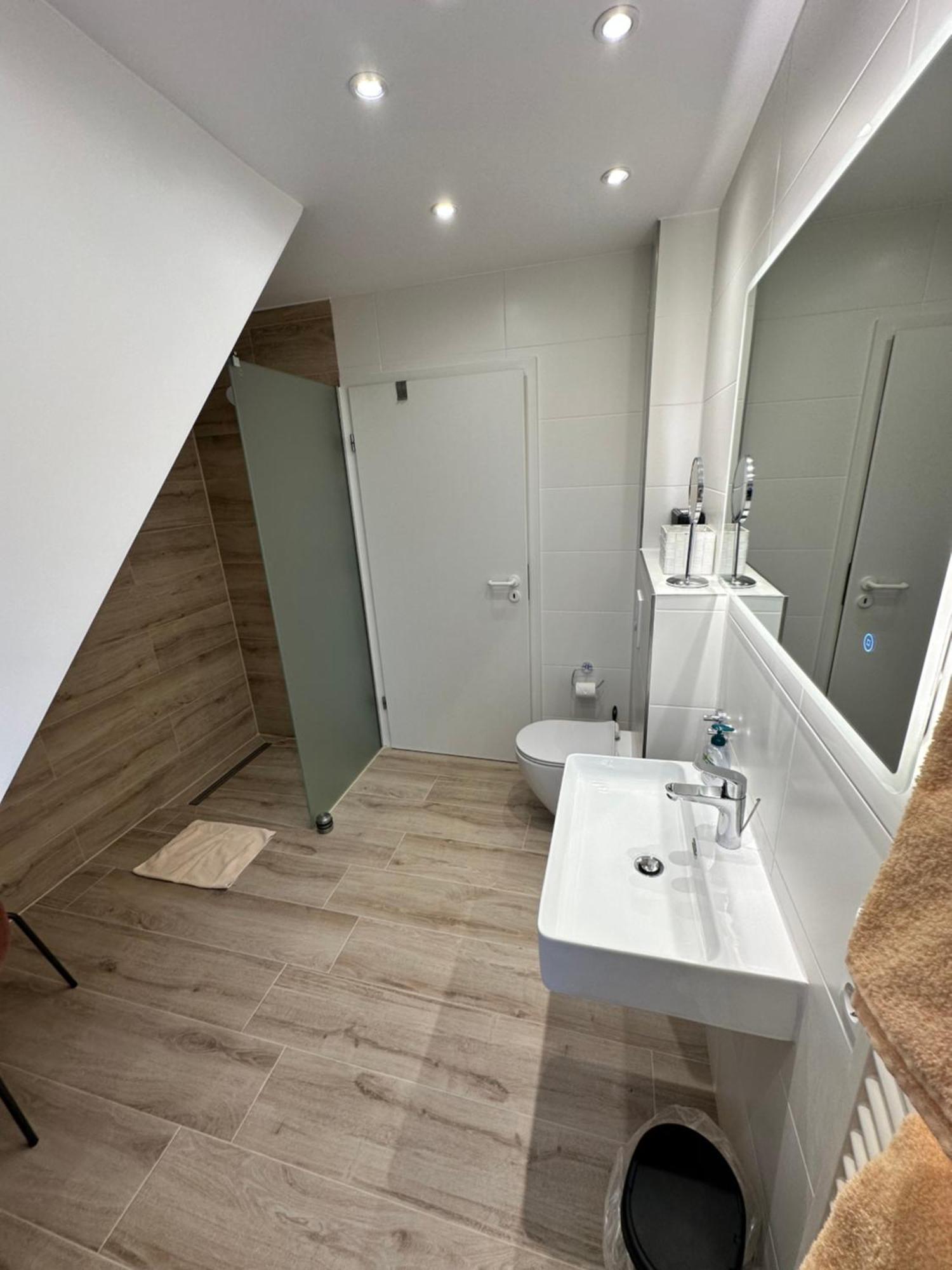 Zwei Ferienwohnungen Anker&Leuchtturm direkt in Steinhude, Wallbox für Elektroauto, Balkon, Free WLAN , Privater Parkplatz, Exterior foto